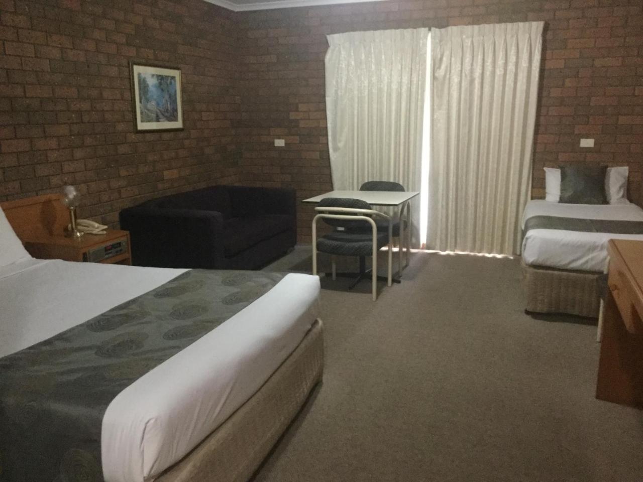 Sportslander Motor Inn Moama Buitenkant foto