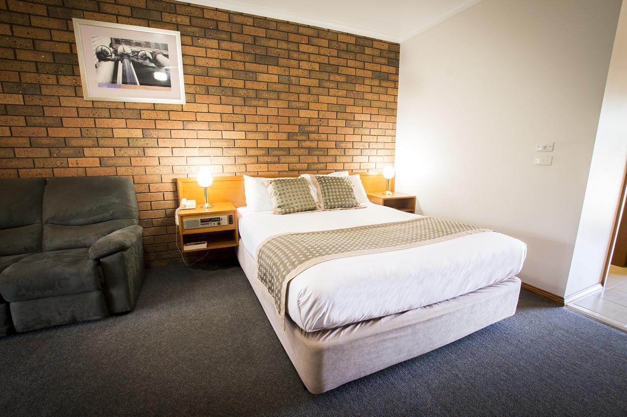 Sportslander Motor Inn Moama Buitenkant foto