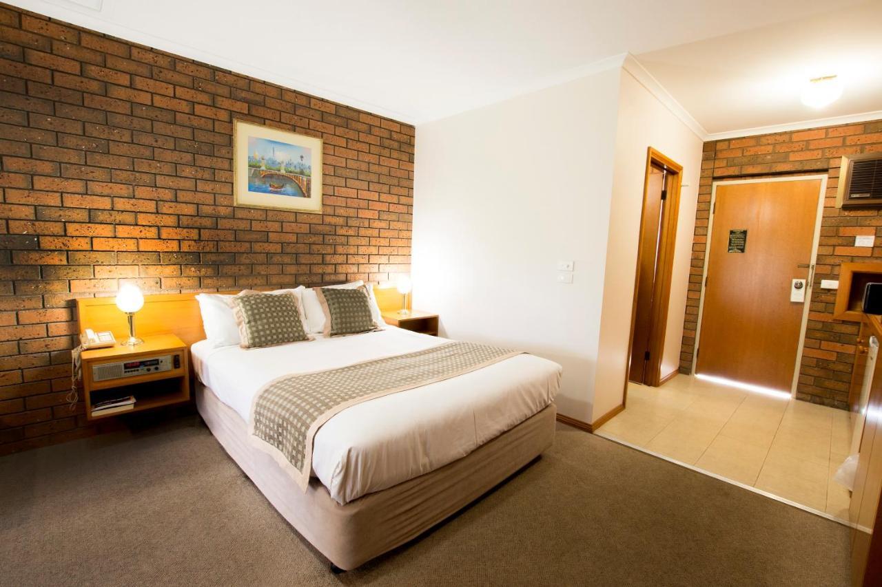 Sportslander Motor Inn Moama Buitenkant foto