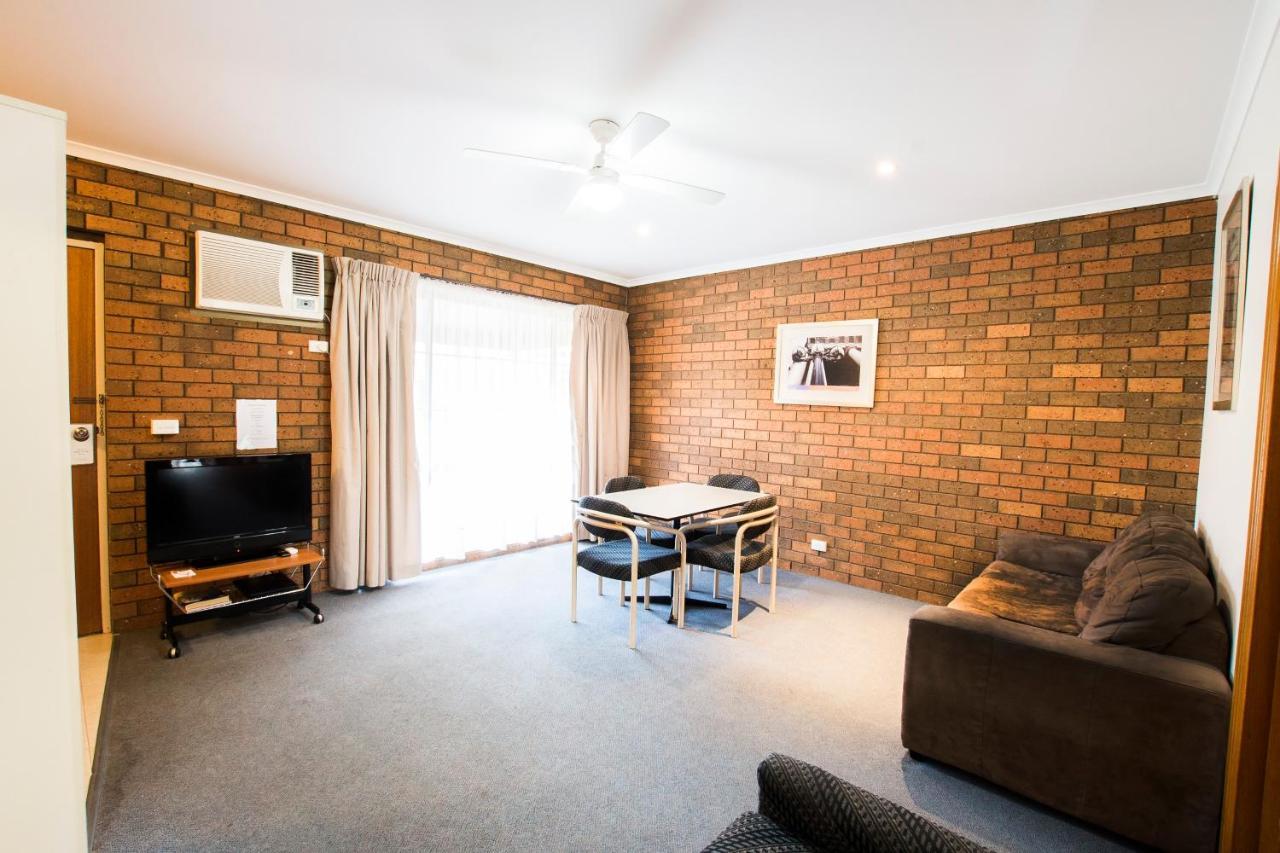 Sportslander Motor Inn Moama Buitenkant foto
