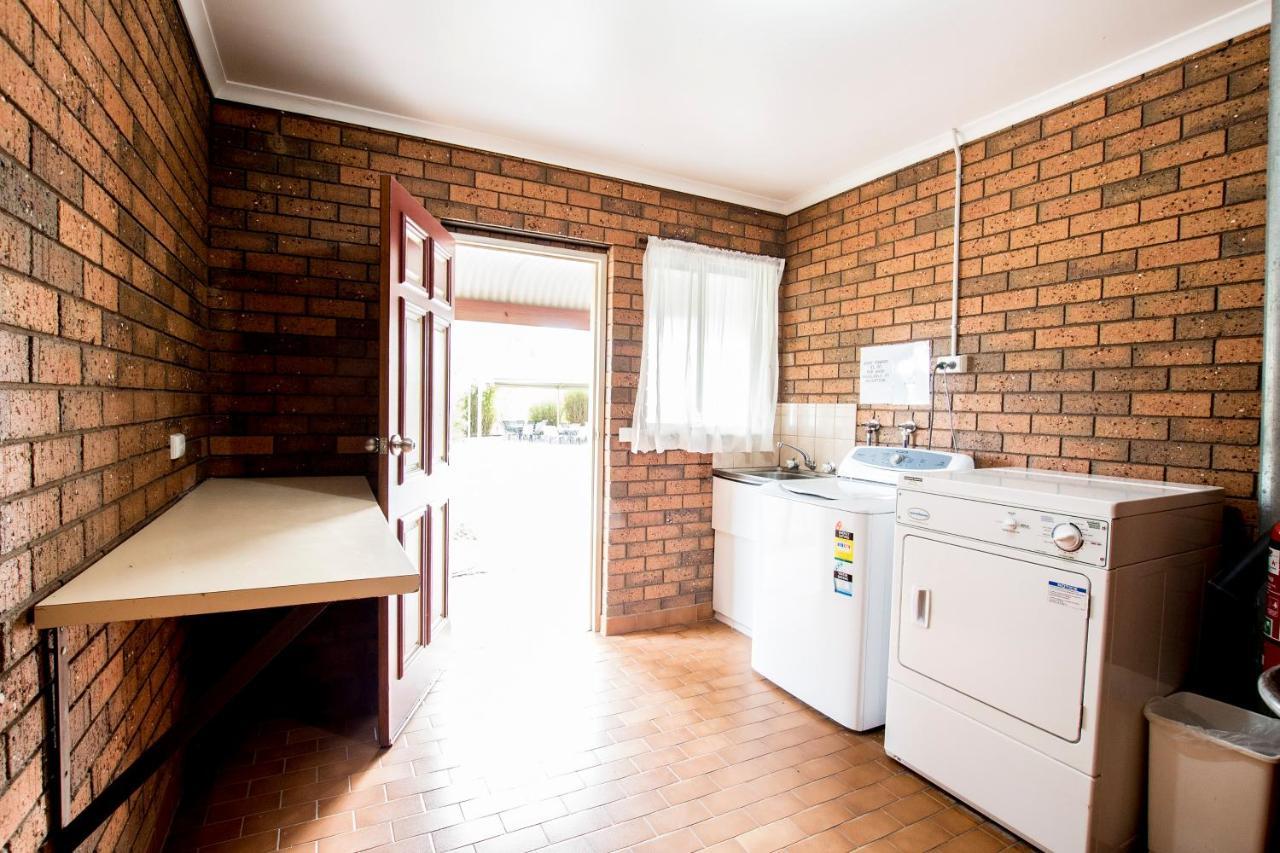 Sportslander Motor Inn Moama Buitenkant foto