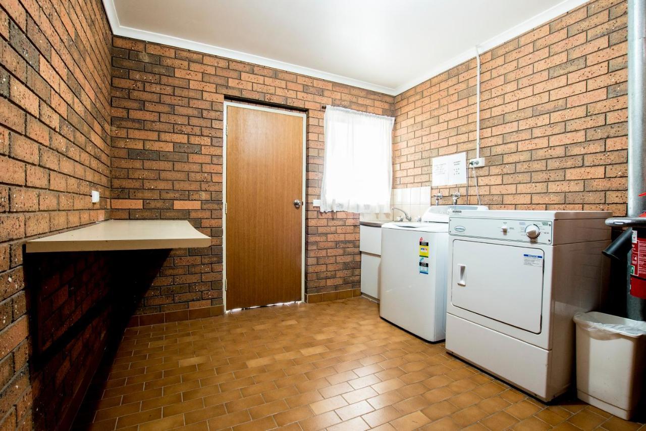 Sportslander Motor Inn Moama Buitenkant foto