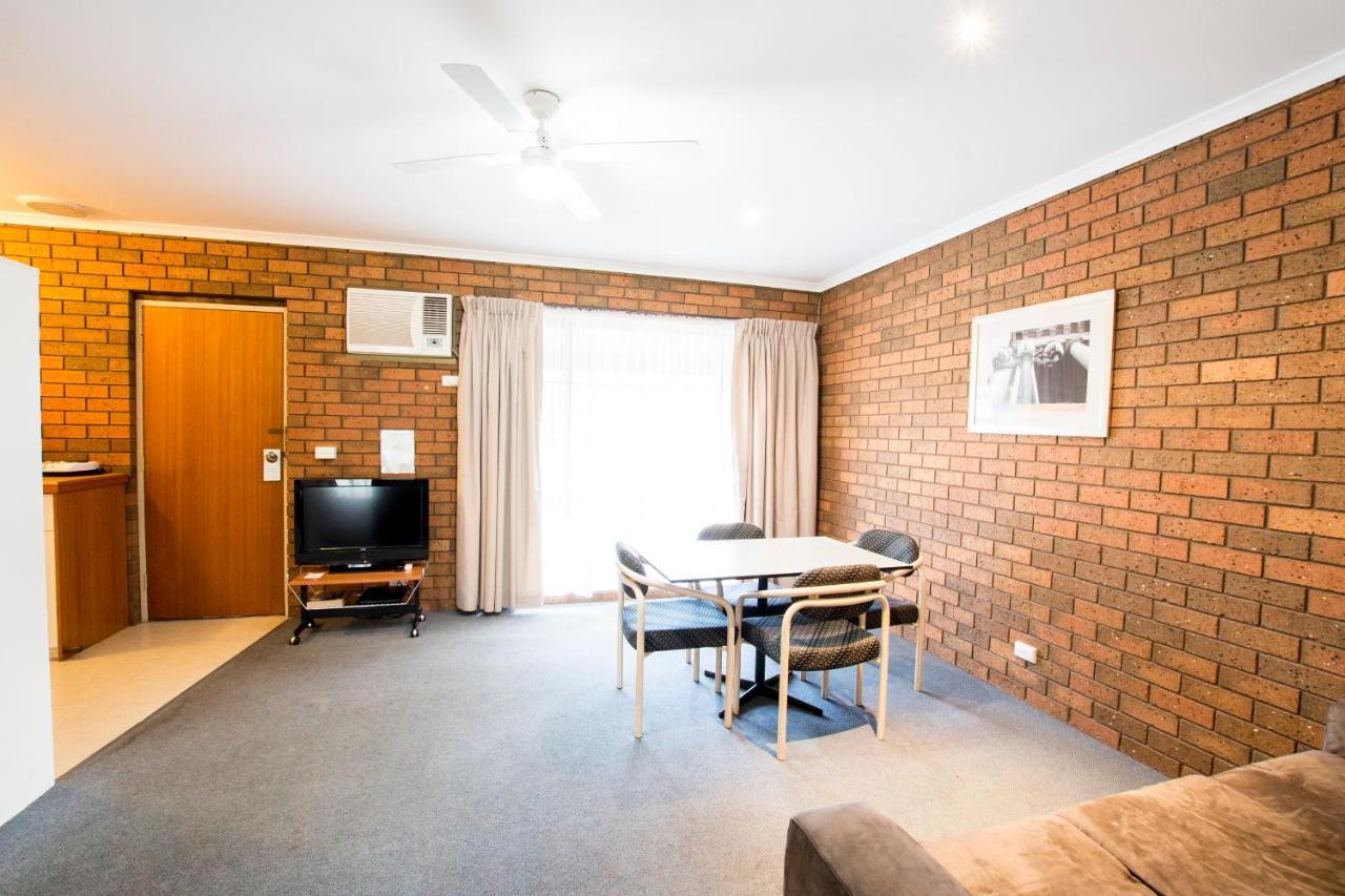 Sportslander Motor Inn Moama Buitenkant foto